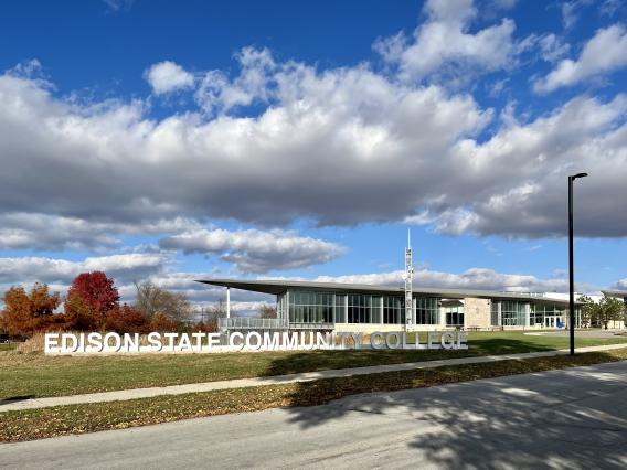 building with Edison State Community College sign