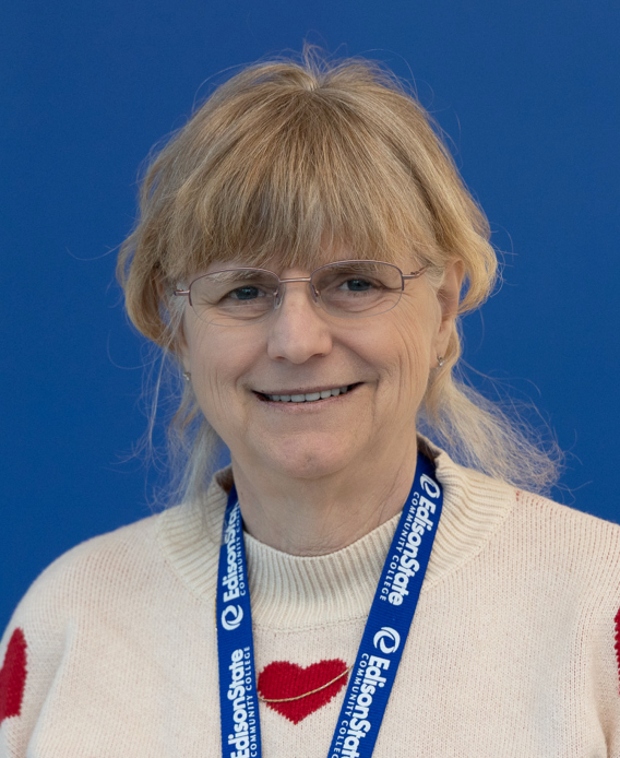 Jill Loveless headshot