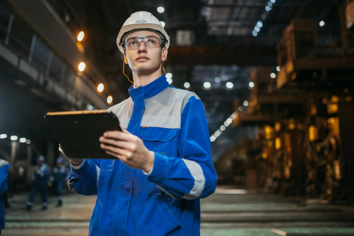 Entry-Level vs Advanced Manufacturing Roles